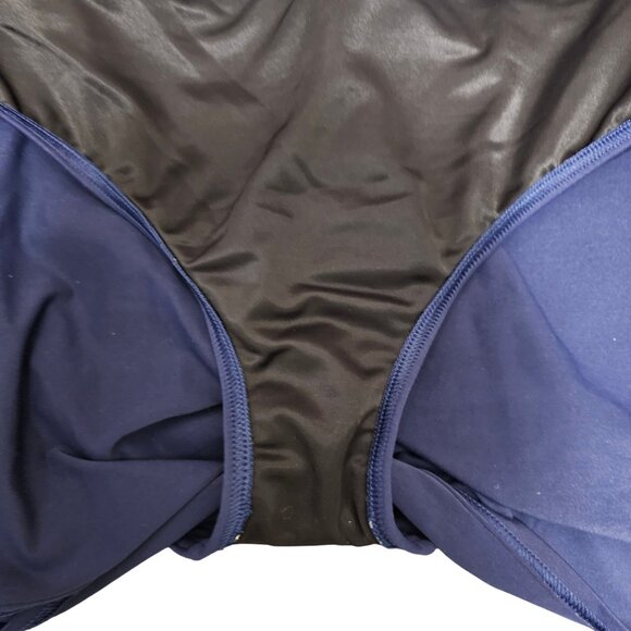 Lands End Women's Size 16 Navy Athletic Skirt With Built-In Shorts - Picture 4 of 6